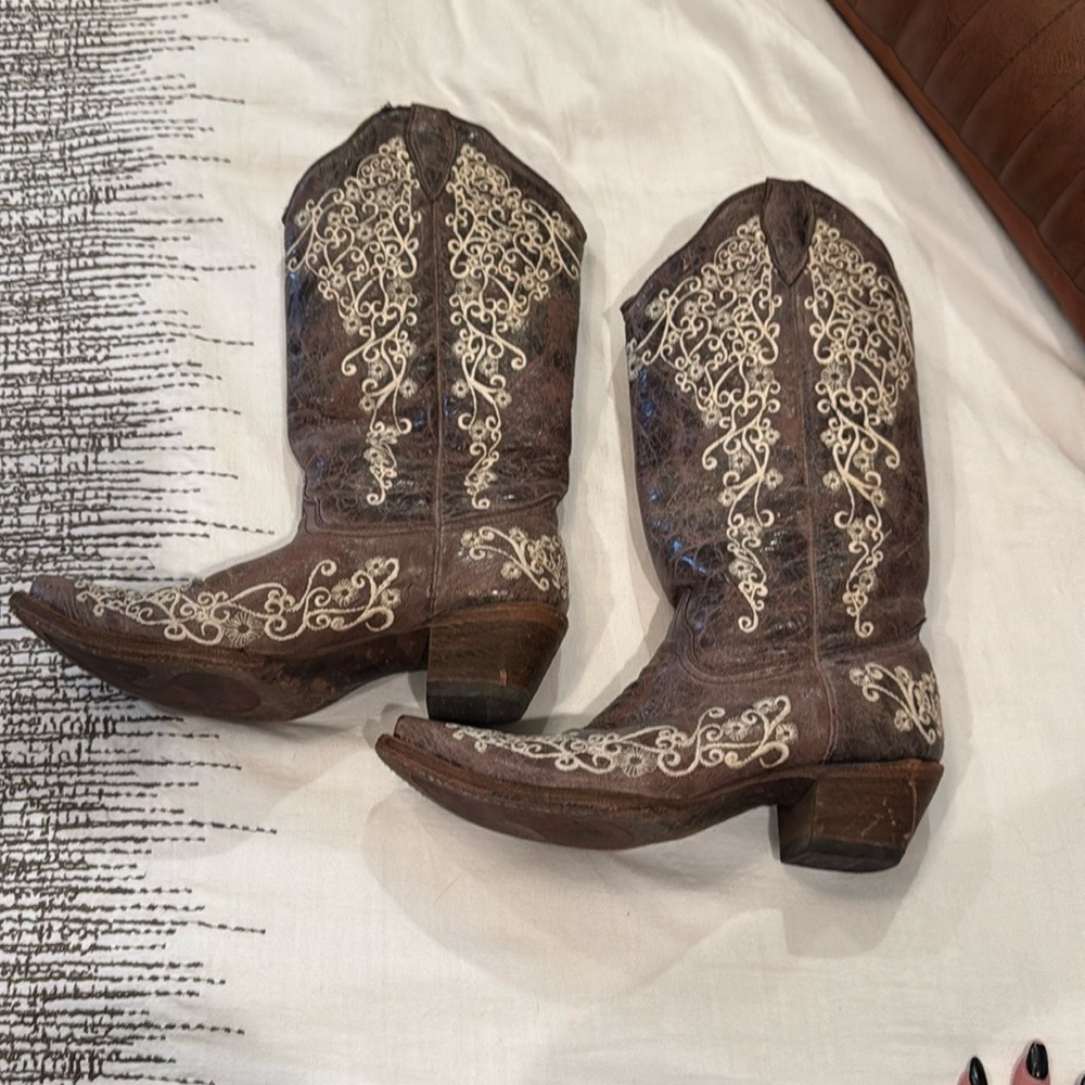 Corral crater bone embroidered Western Boots size 10